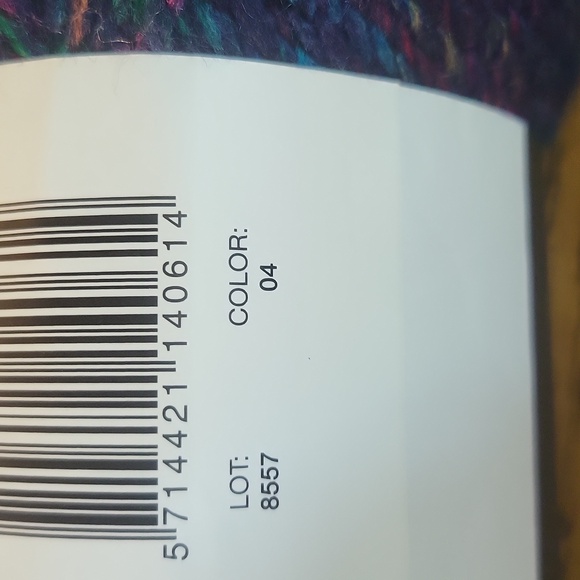 3 1/2 skiens of Hobbii Fantasy Yarn - Picture 4 of 4